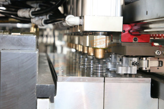 Oito garrafa plástica a rendimento elevado automática da máquina de molde 16000 BPH do sopro do animal de estimação de Cavitys