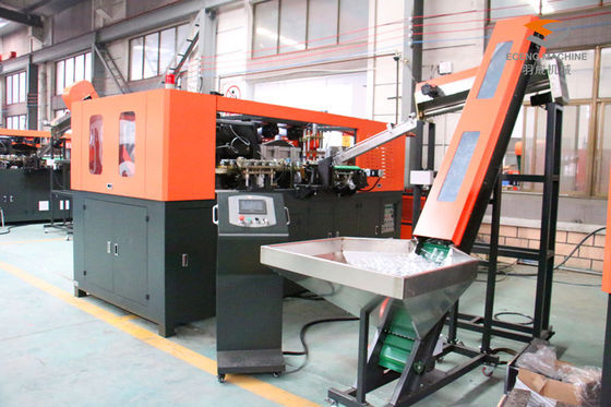 Máquina de sopro 220V 50HZ da garrafa do ANIMAL DE ESTIMAÇÃO da pré-forma da saída 6000BPH