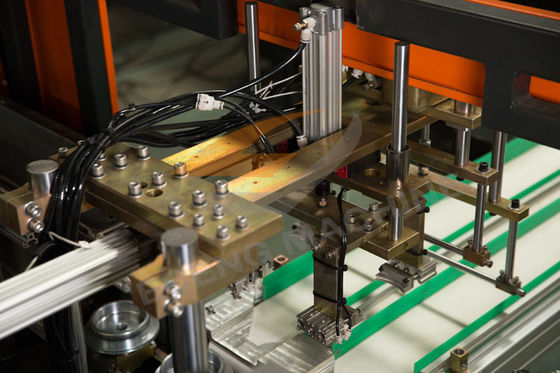 Máquina de molde automática 4.5x1.6x1.9 do sopro do ANIMAL DE ESTIMAÇÃO da garrafa da bebida de Eceng M